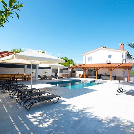 Vacation Villa Matic With 7 Bedrooms Sinj Εξωτερικό φωτογραφία