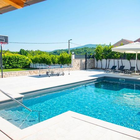 Vacation Villa Matic With 7 Bedrooms Sinj Εξωτερικό φωτογραφία