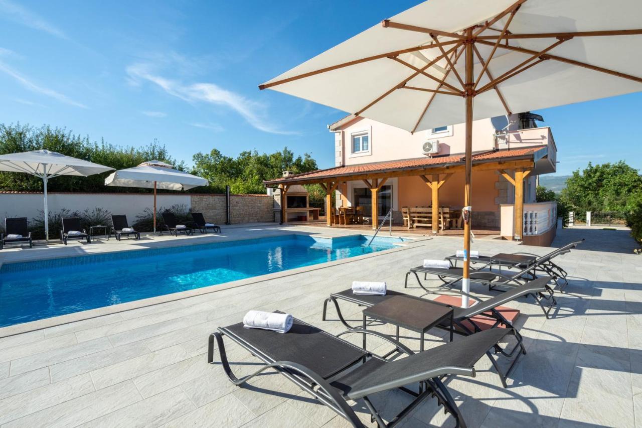 Vacation Villa Matic With 7 Bedrooms Sinj Εξωτερικό φωτογραφία