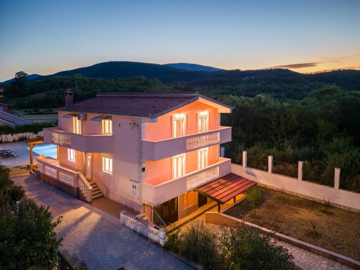 Vacation Villa Matic With 7 Bedrooms Sinj Εξωτερικό φωτογραφία