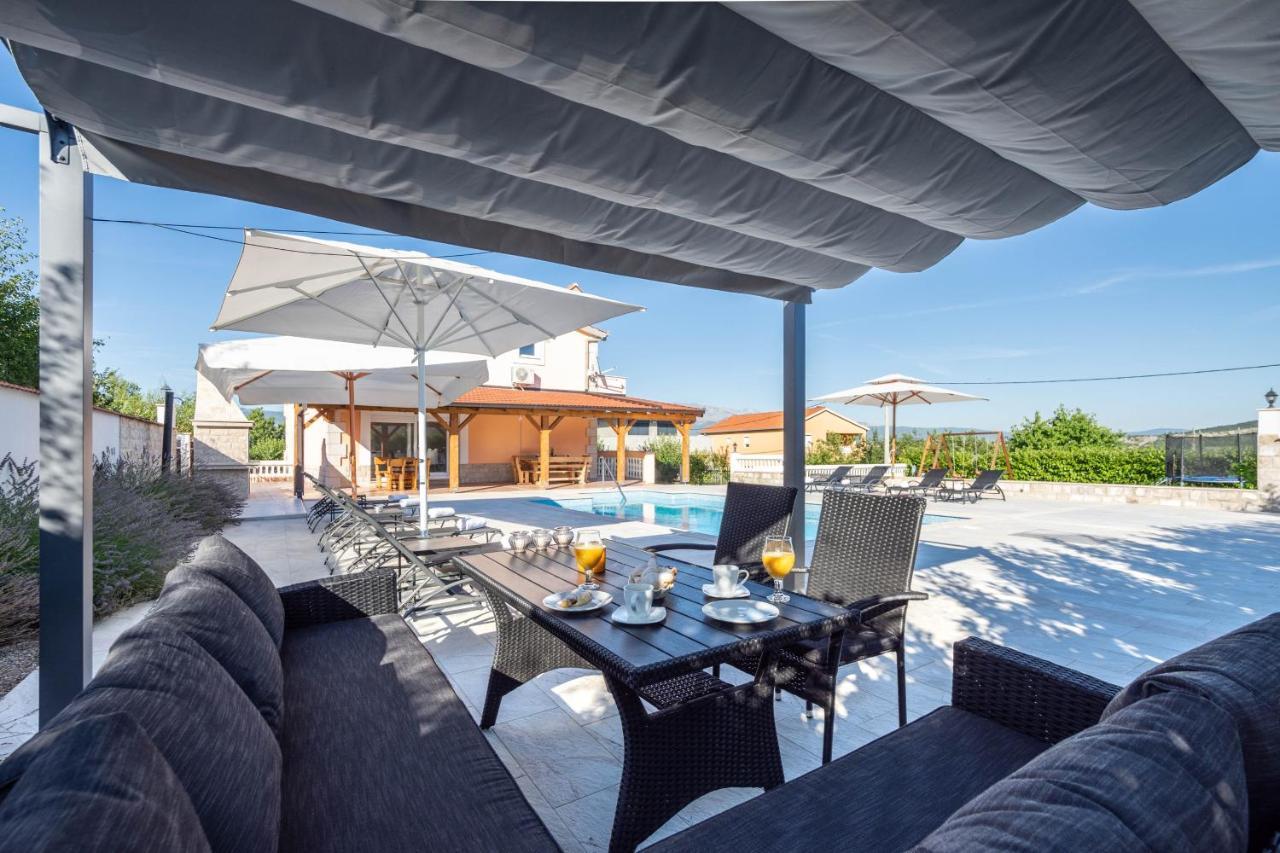 Vacation Villa Matic With 7 Bedrooms Sinj Εξωτερικό φωτογραφία