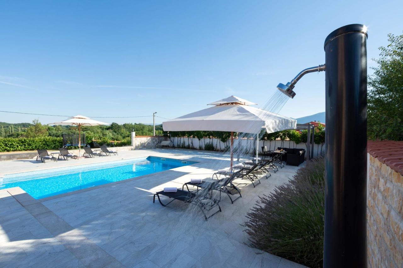 Vacation Villa Matic With 7 Bedrooms Sinj Εξωτερικό φωτογραφία