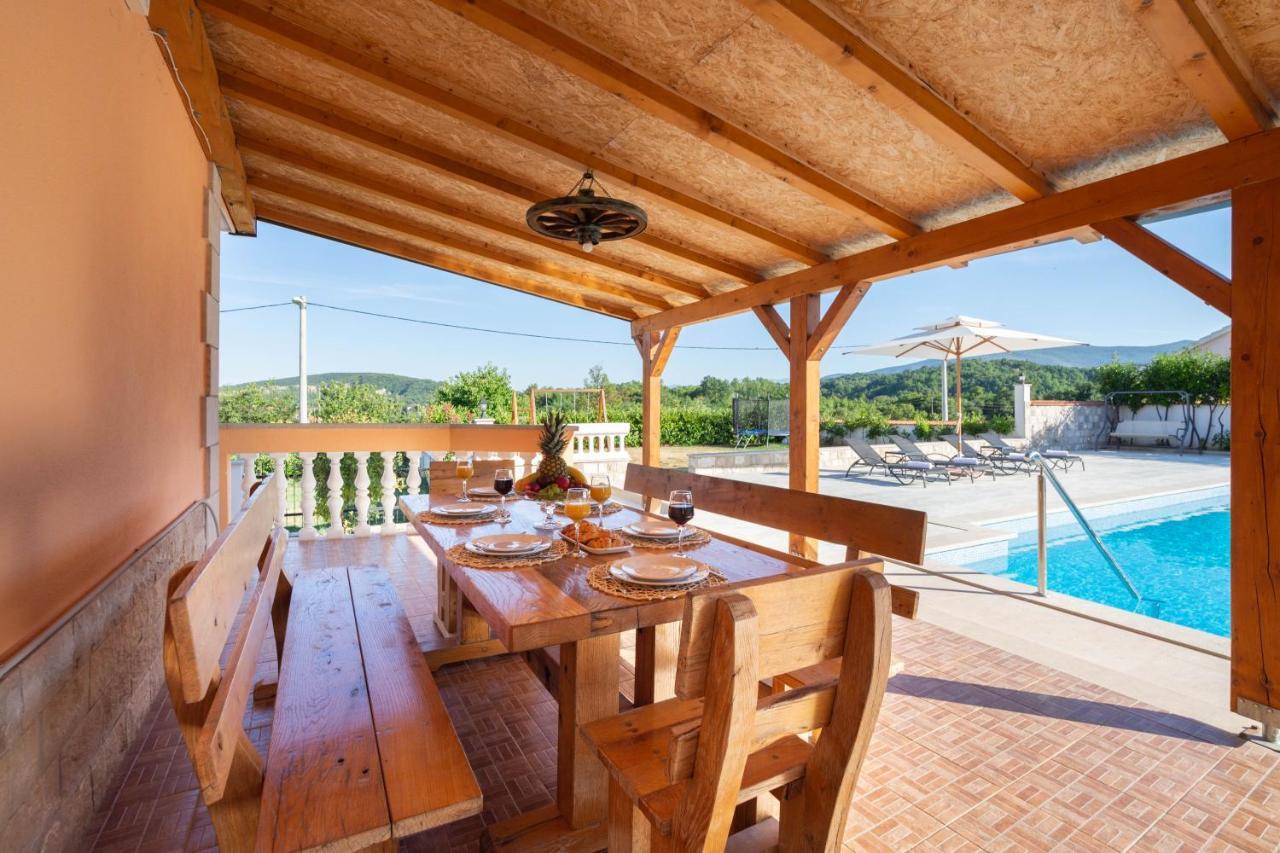 Vacation Villa Matic With 7 Bedrooms Sinj Εξωτερικό φωτογραφία