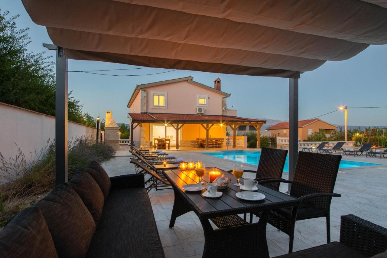 Vacation Villa Matic With 7 Bedrooms Sinj Εξωτερικό φωτογραφία