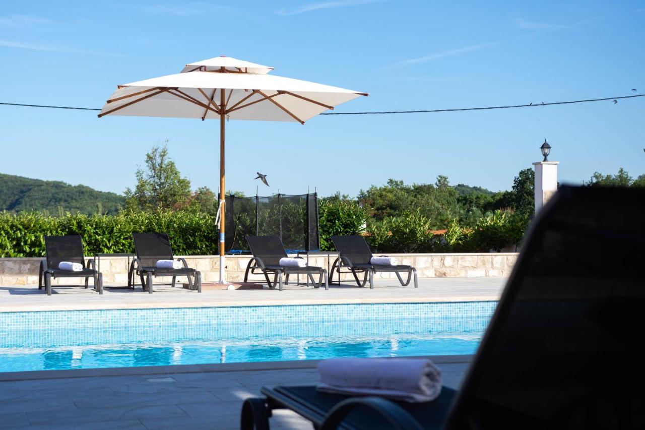 Vacation Villa Matic With 7 Bedrooms Sinj Εξωτερικό φωτογραφία