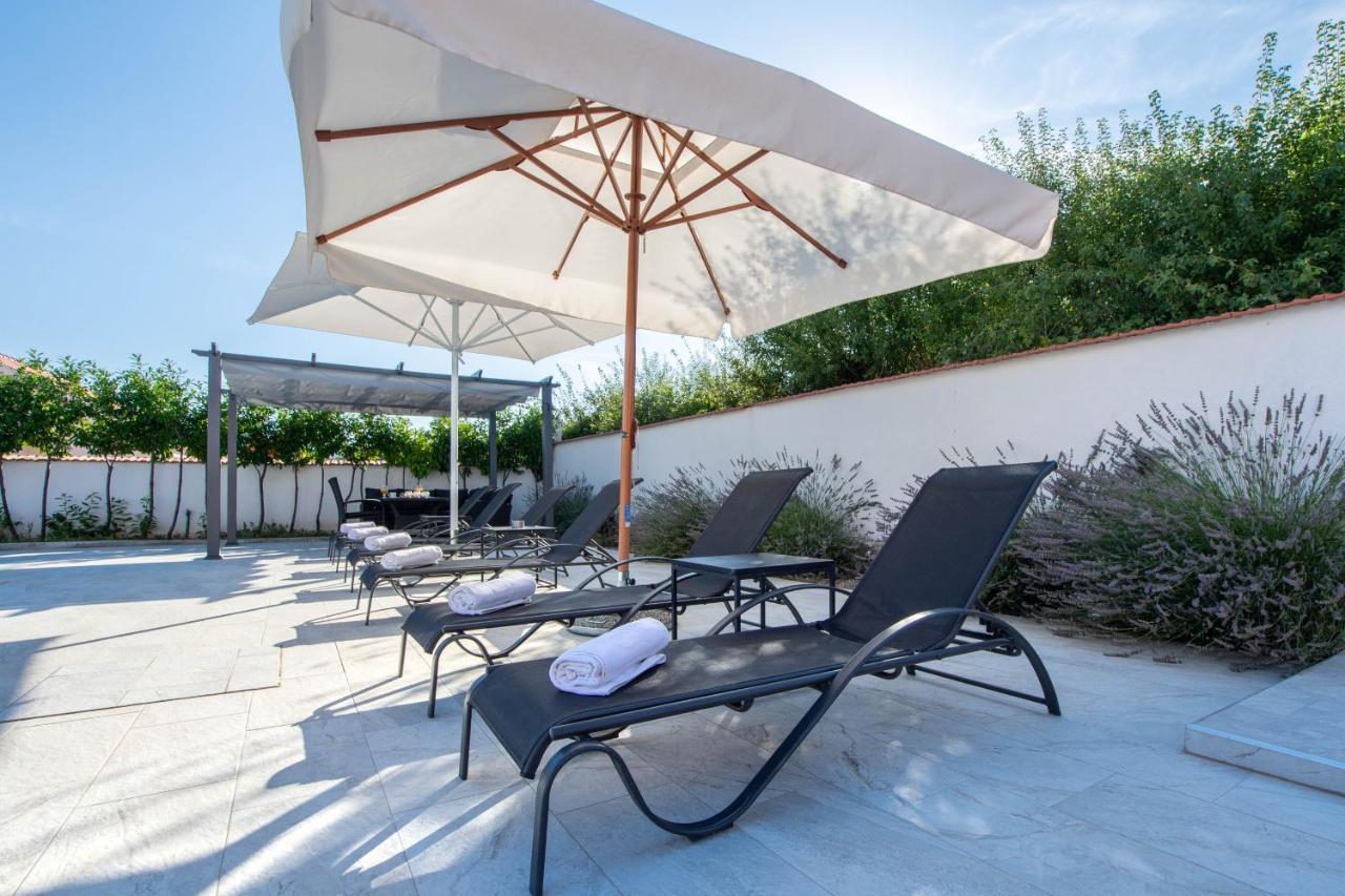 Vacation Villa Matic With 7 Bedrooms Sinj Εξωτερικό φωτογραφία