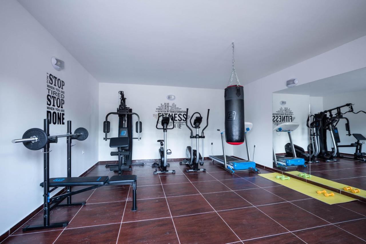 Vacation Villa Matic With 7 Bedrooms Sinj Εξωτερικό φωτογραφία