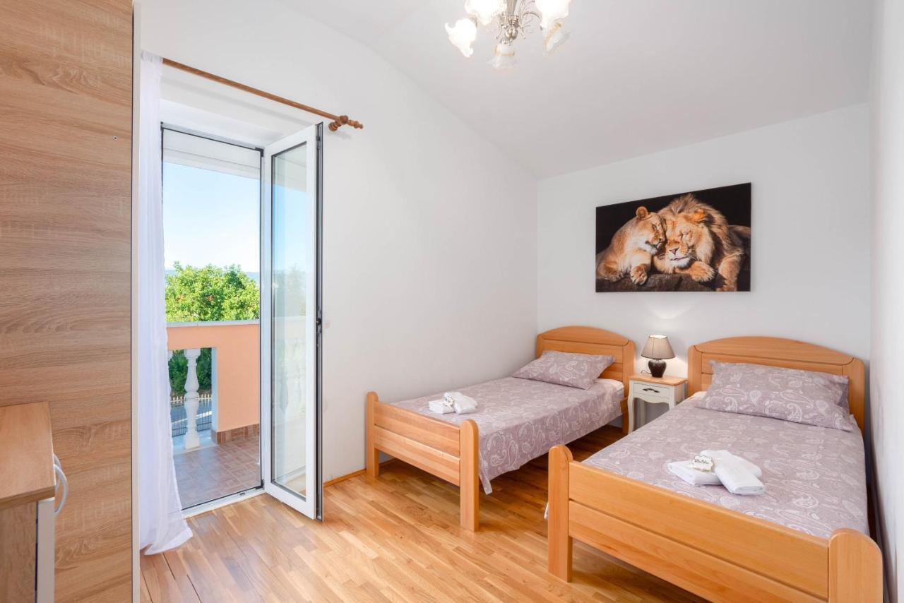 Vacation Villa Matic With 7 Bedrooms Sinj Εξωτερικό φωτογραφία