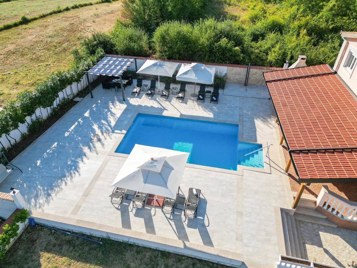 Vacation Villa Matic With 7 Bedrooms Sinj Εξωτερικό φωτογραφία