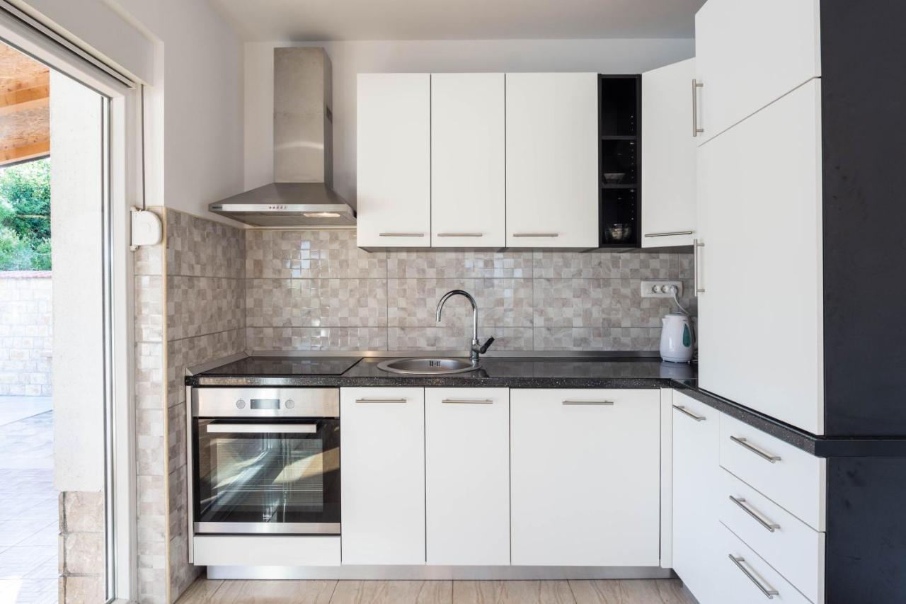 Vacation Villa Matic With 7 Bedrooms Sinj Εξωτερικό φωτογραφία