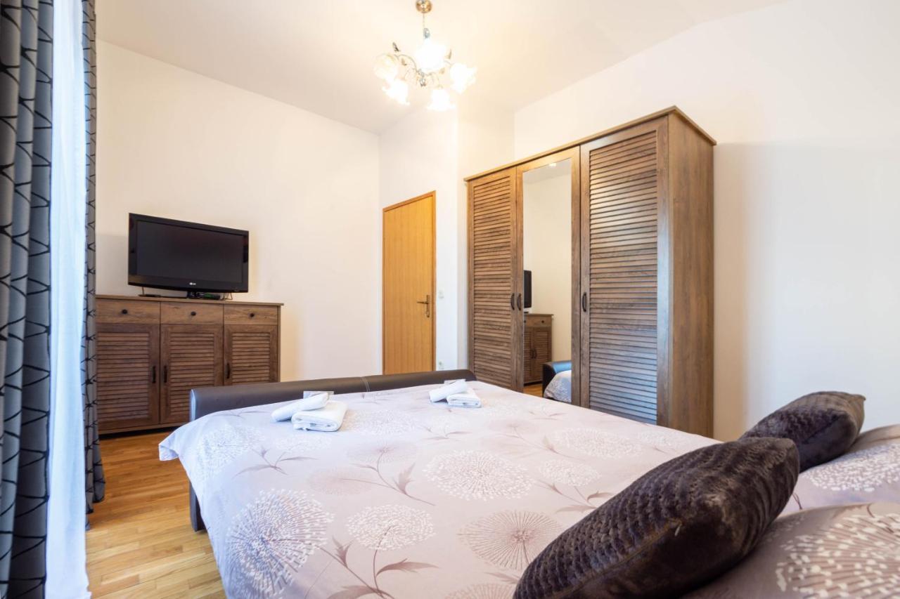 Vacation Villa Matic With 7 Bedrooms Sinj Εξωτερικό φωτογραφία