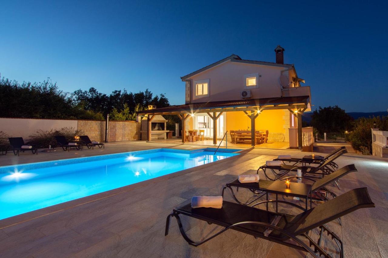 Vacation Villa Matic With 7 Bedrooms Sinj Εξωτερικό φωτογραφία