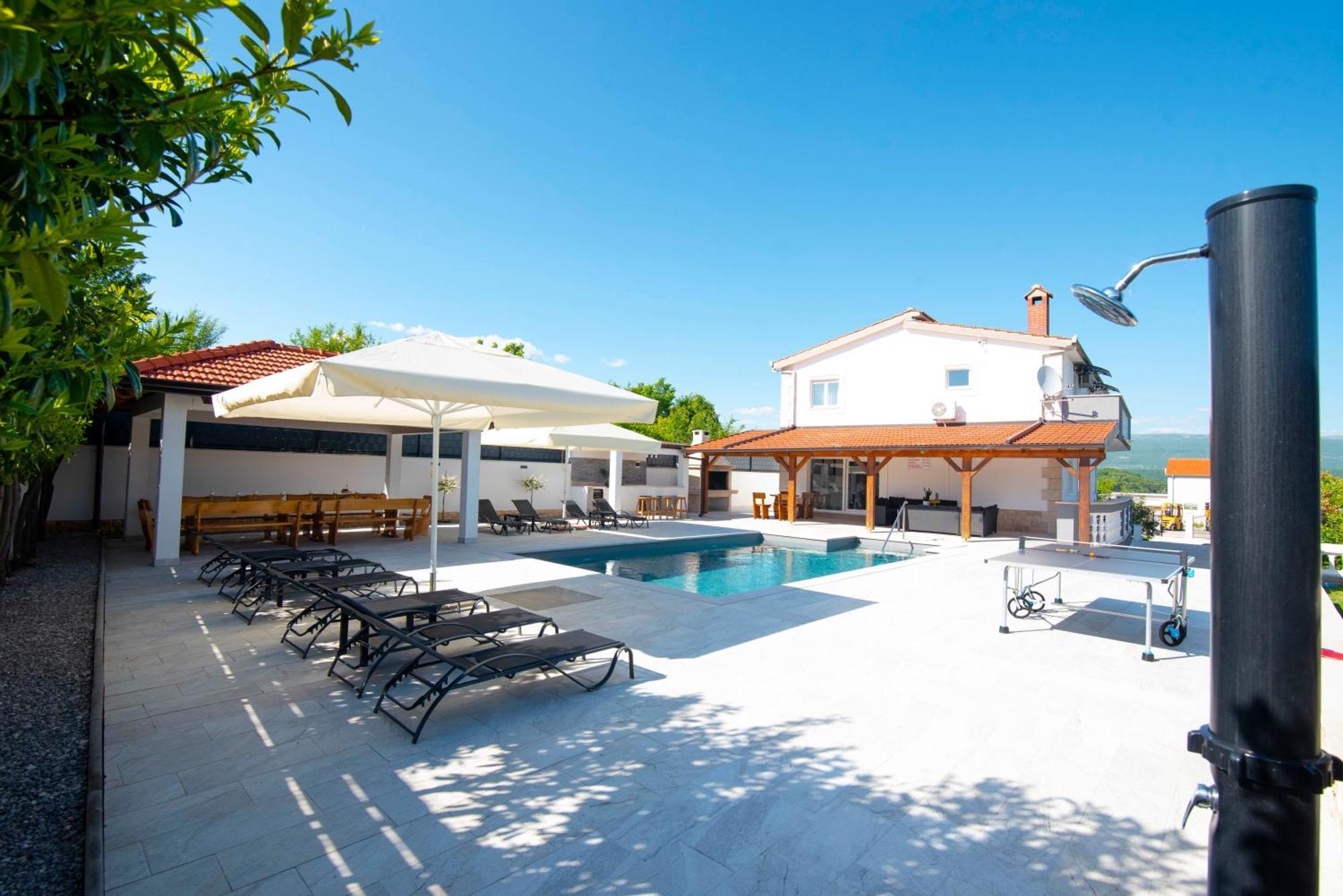 Vacation Villa Matic With 7 Bedrooms Sinj Εξωτερικό φωτογραφία