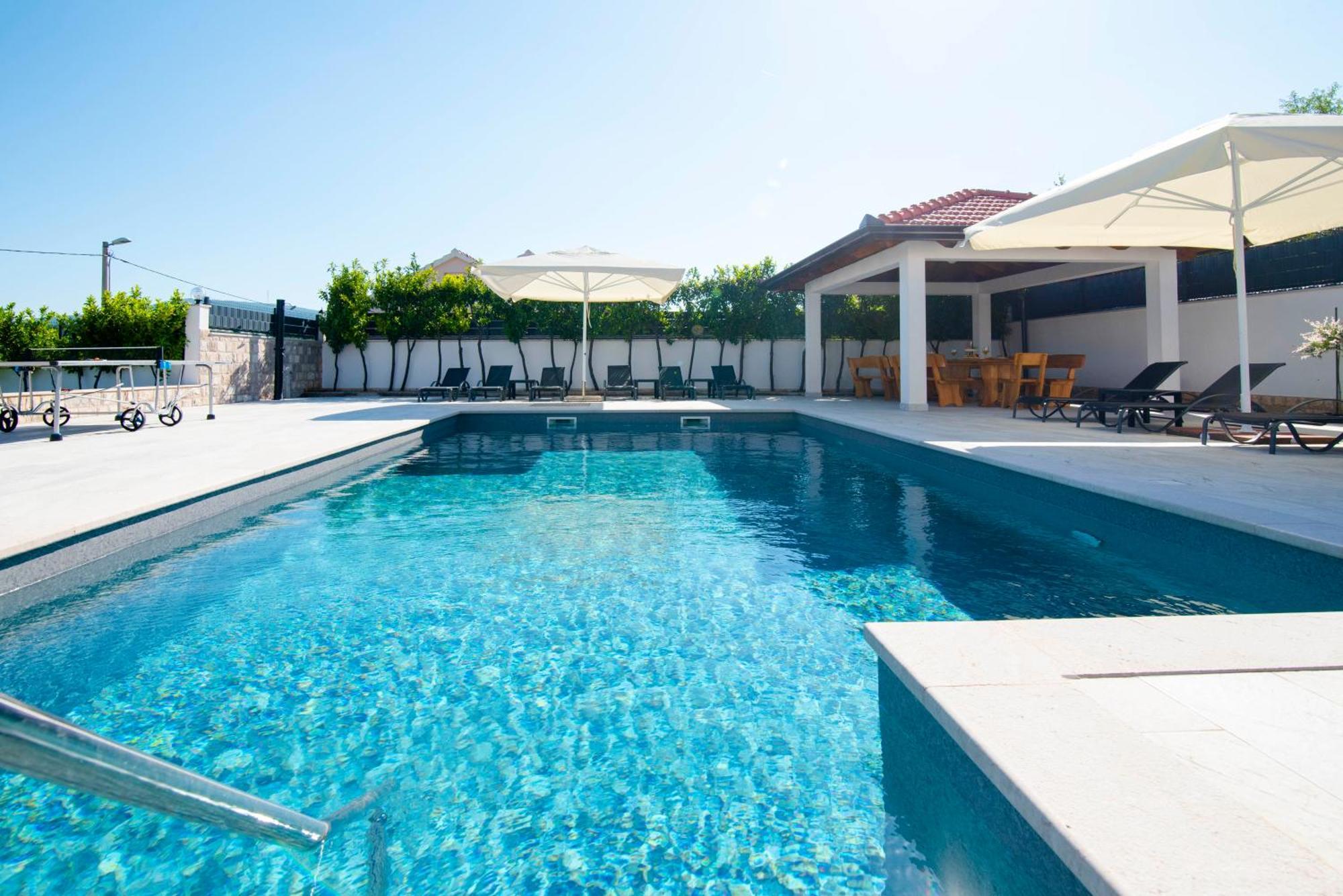 Vacation Villa Matic With 7 Bedrooms Sinj Εξωτερικό φωτογραφία