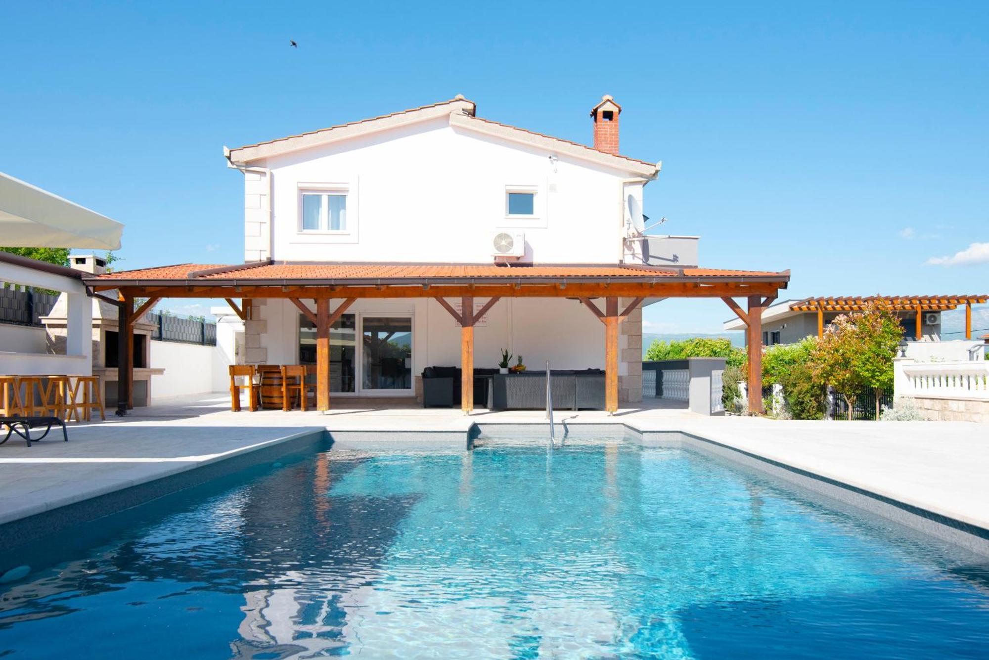Vacation Villa Matic With 7 Bedrooms Sinj Εξωτερικό φωτογραφία