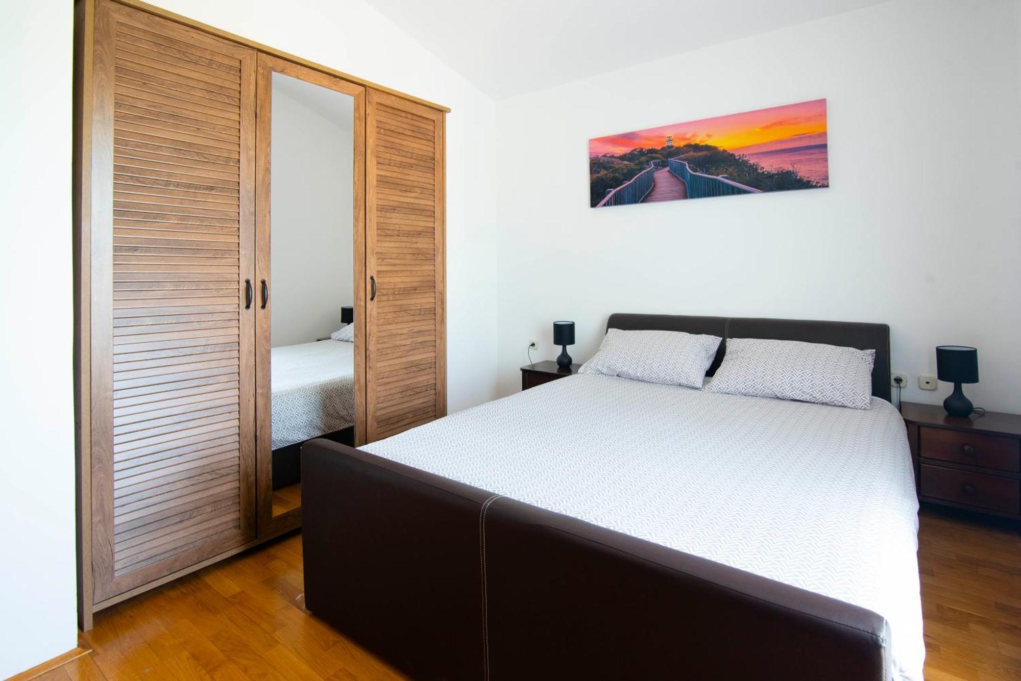 Vacation Villa Matic With 7 Bedrooms Sinj Εξωτερικό φωτογραφία