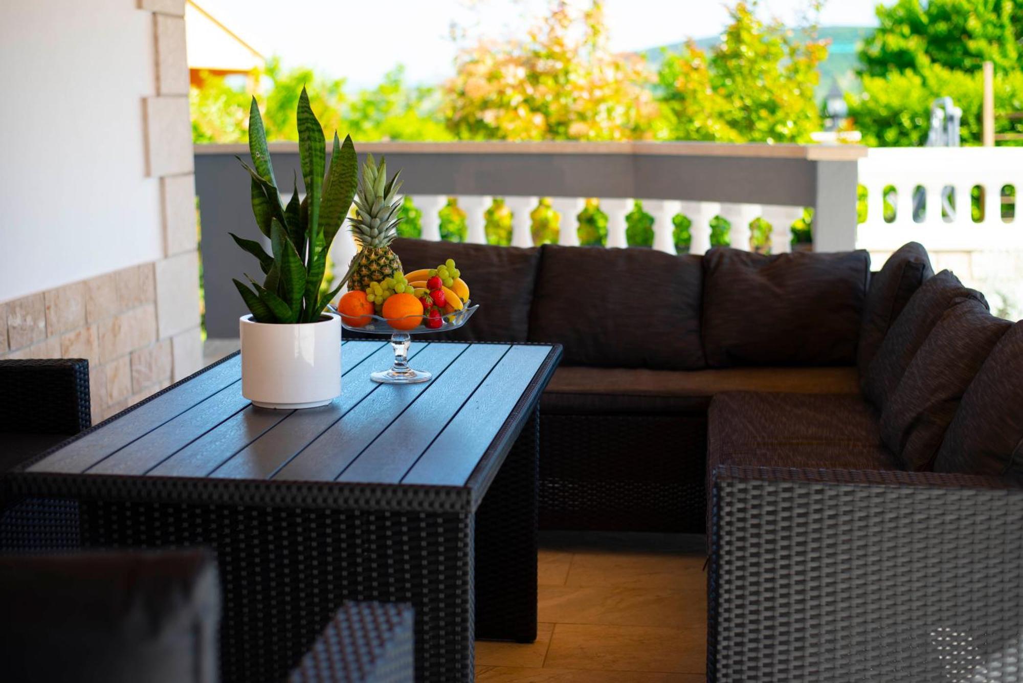 Vacation Villa Matic With 7 Bedrooms Sinj Εξωτερικό φωτογραφία